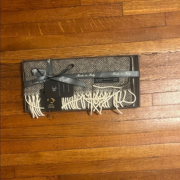 Gray and White Scarf with Box - Picture 2 of 2